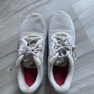 Women’s Nike White Sneakers